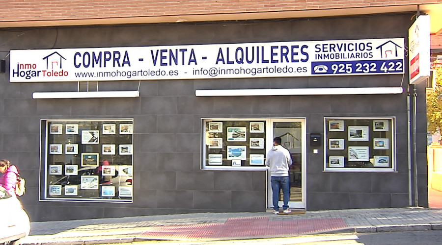 La Asociación Inmobiliaria de Toledo quiere solicitar al Gobierno de Castilla-La Mancha que avale el 20% que no cubren las hipotecas en la compra de la primera vivienda. 